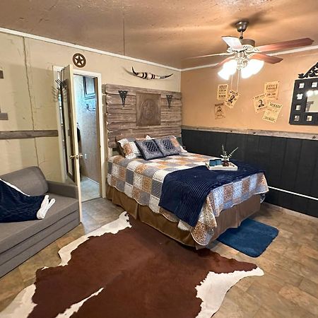 Acorn Hideaways Canton Rustic Old West Frontier Suite Eksteriør bilde