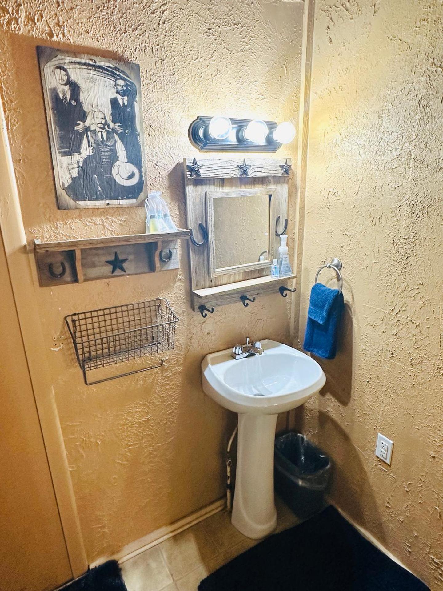 Acorn Hideaways Canton Rustic Old West Frontier Suite Eksteriør bilde