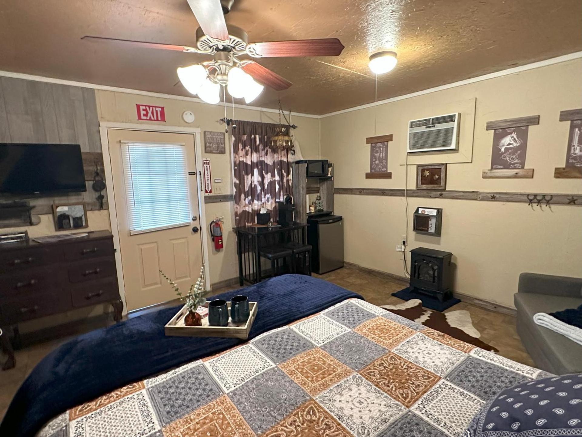 Acorn Hideaways Canton Rustic Old West Frontier Suite Eksteriør bilde