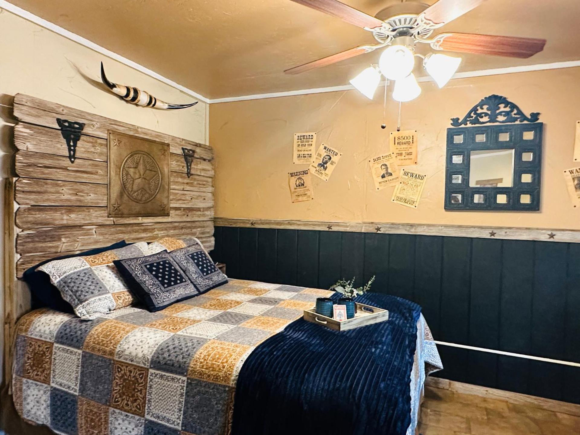 Acorn Hideaways Canton Rustic Old West Frontier Suite Eksteriør bilde
